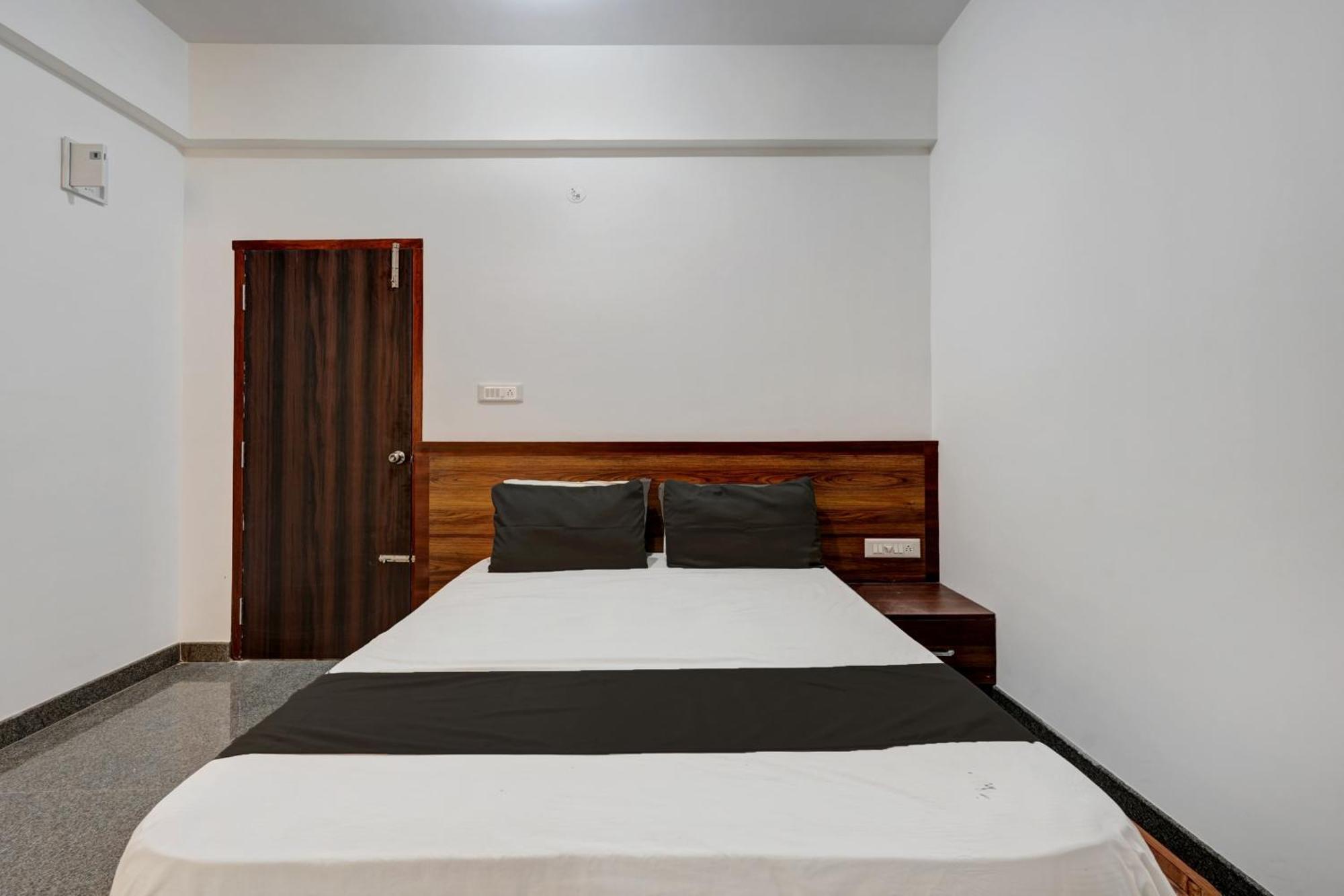 Oyo Hotel Bungalow Inn Lodging & Boarding Bangalore Bagian luar foto