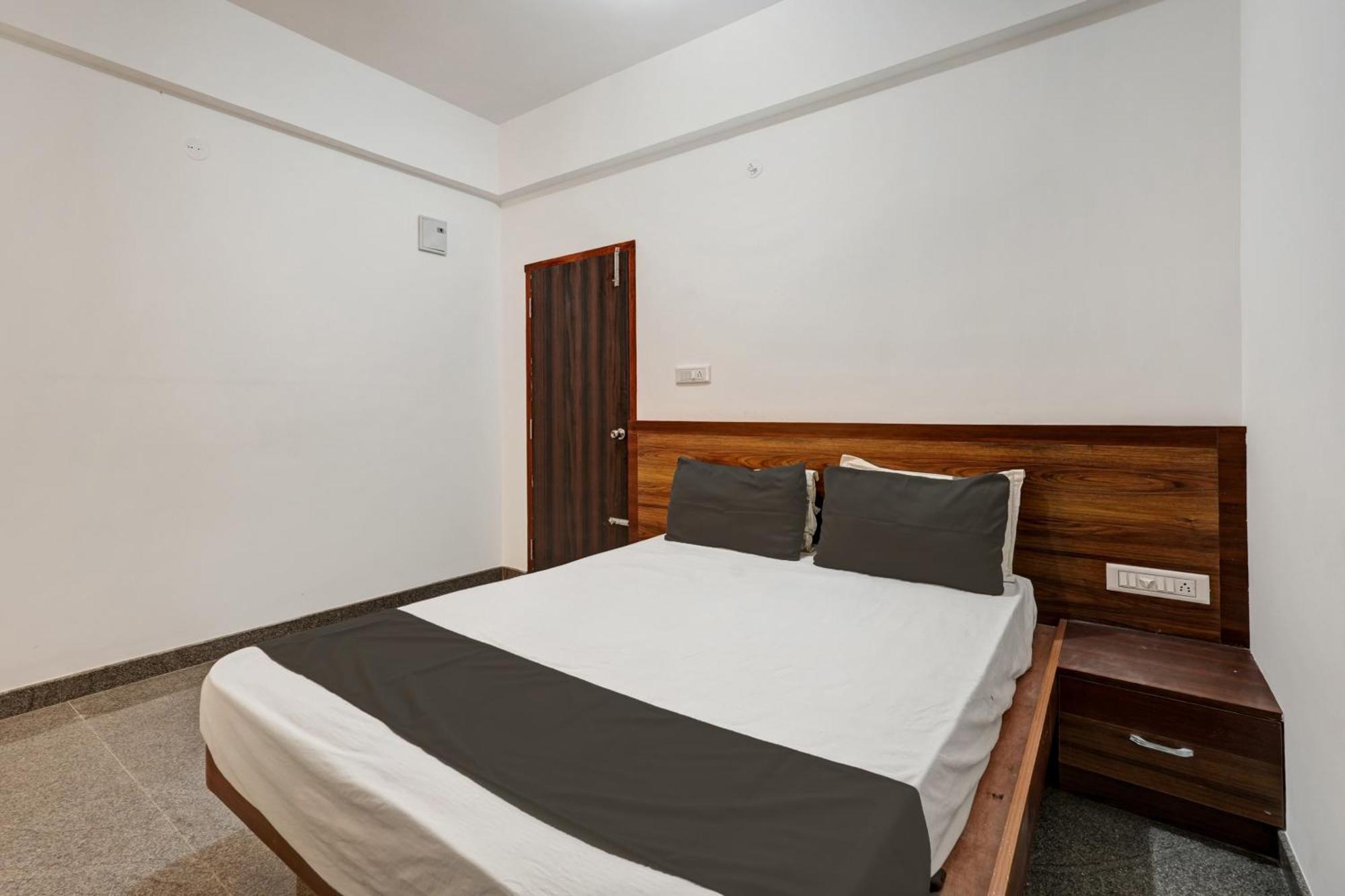 Oyo Hotel Bungalow Inn Lodging & Boarding Bangalore Bagian luar foto