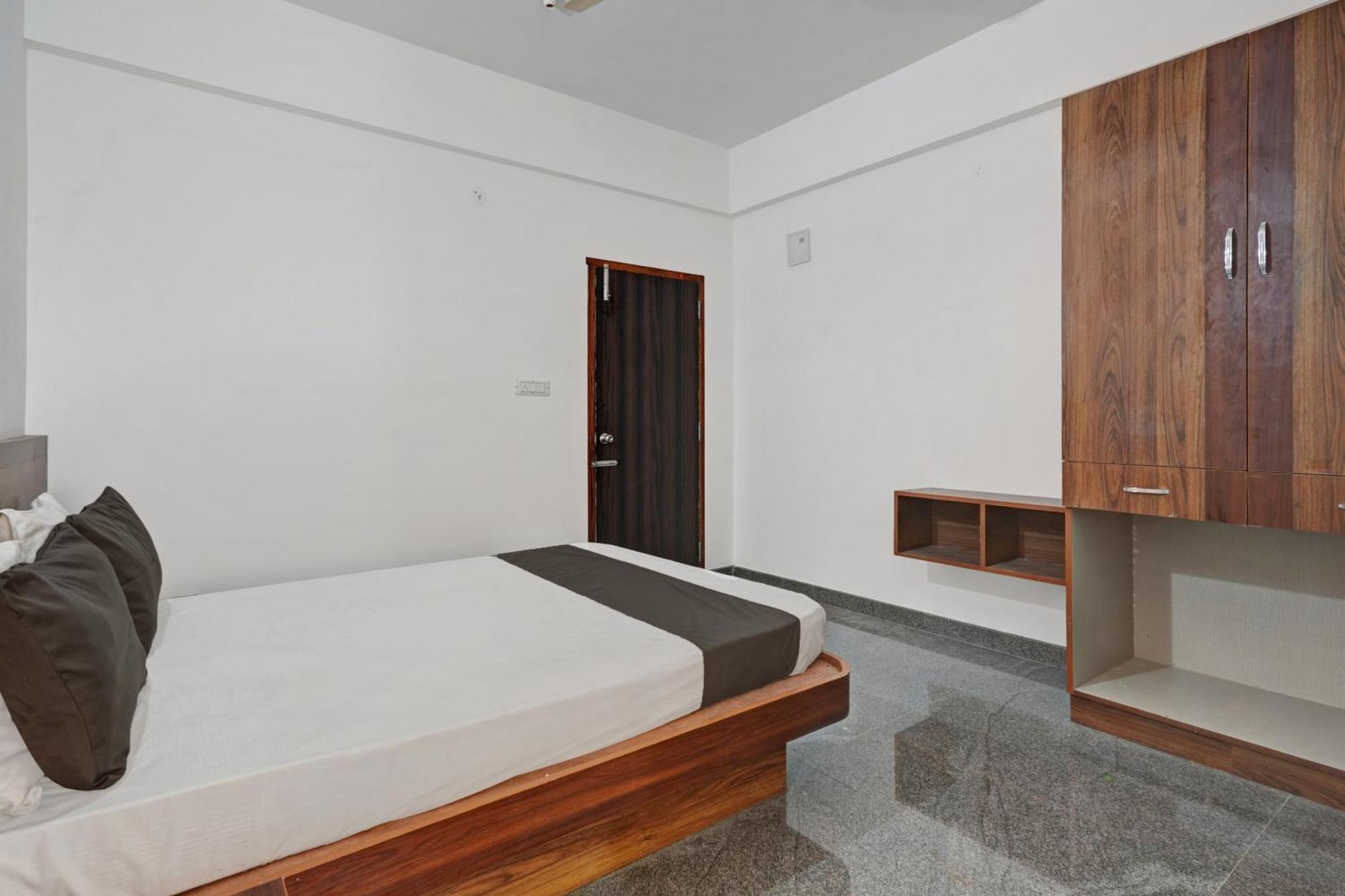 Oyo Hotel Bungalow Inn Lodging & Boarding Bangalore Bagian luar foto