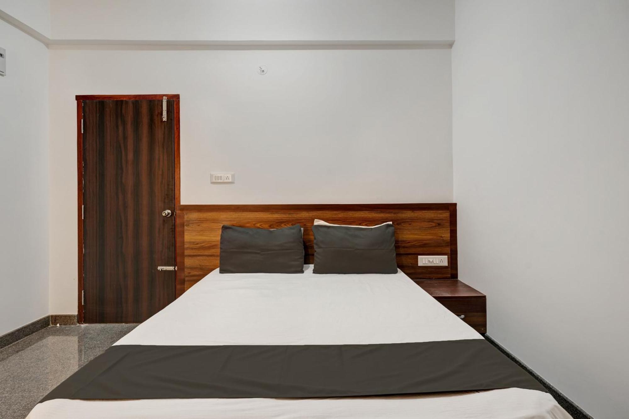 Oyo Hotel Bungalow Inn Lodging & Boarding Bangalore Bagian luar foto