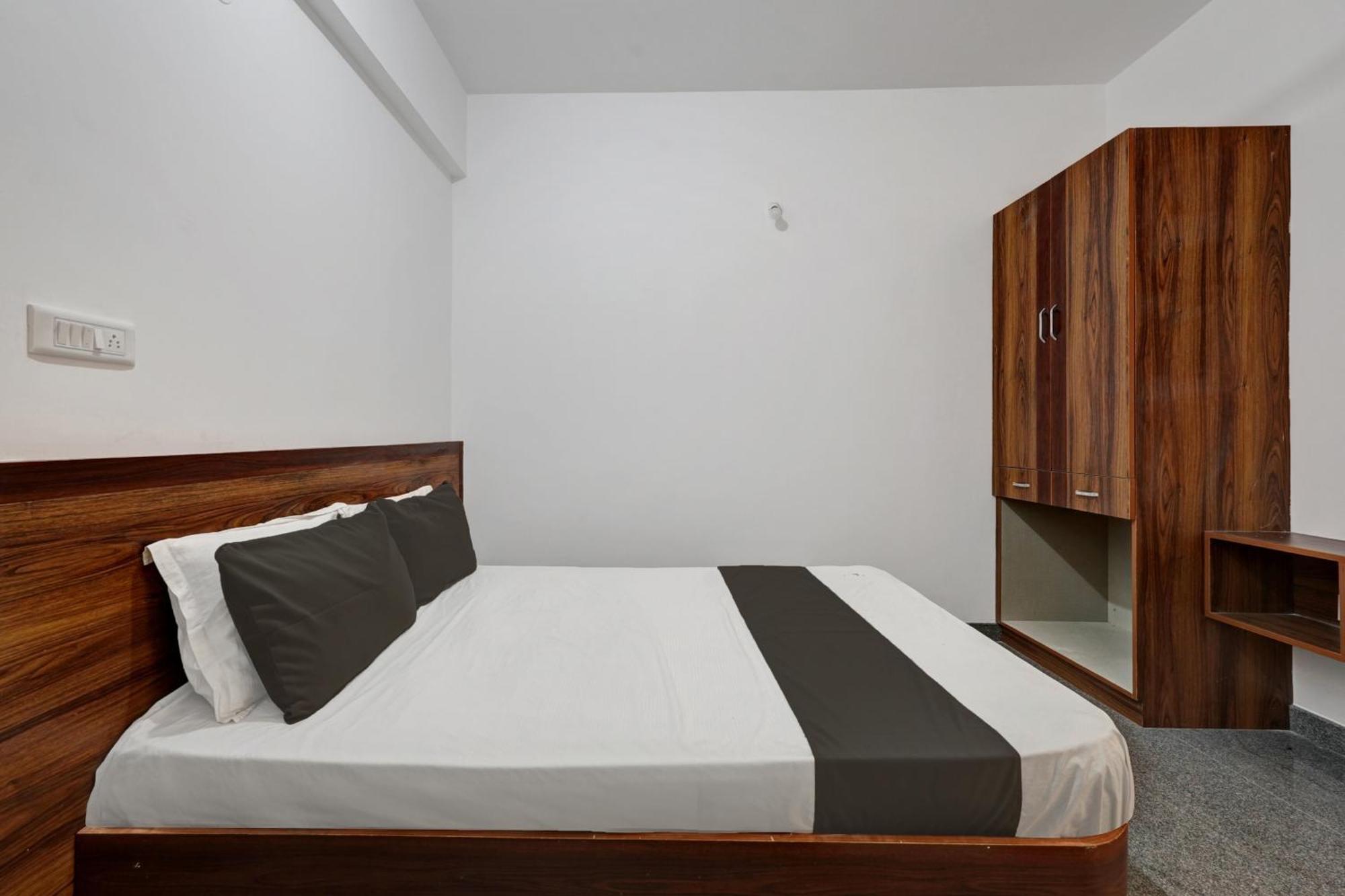 Oyo Hotel Bungalow Inn Lodging & Boarding Bangalore Bagian luar foto